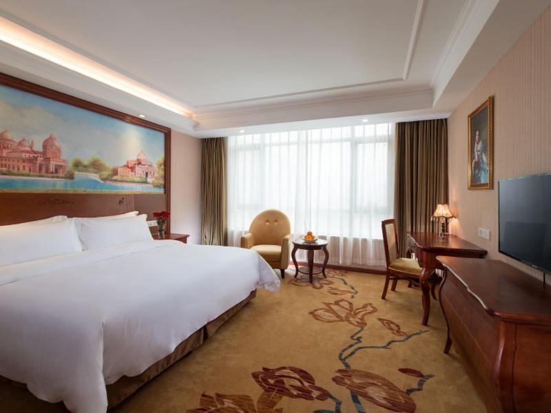 Vienna Hotel Puning South Huancheng Road High-Speed Train Station Eksteriør billede